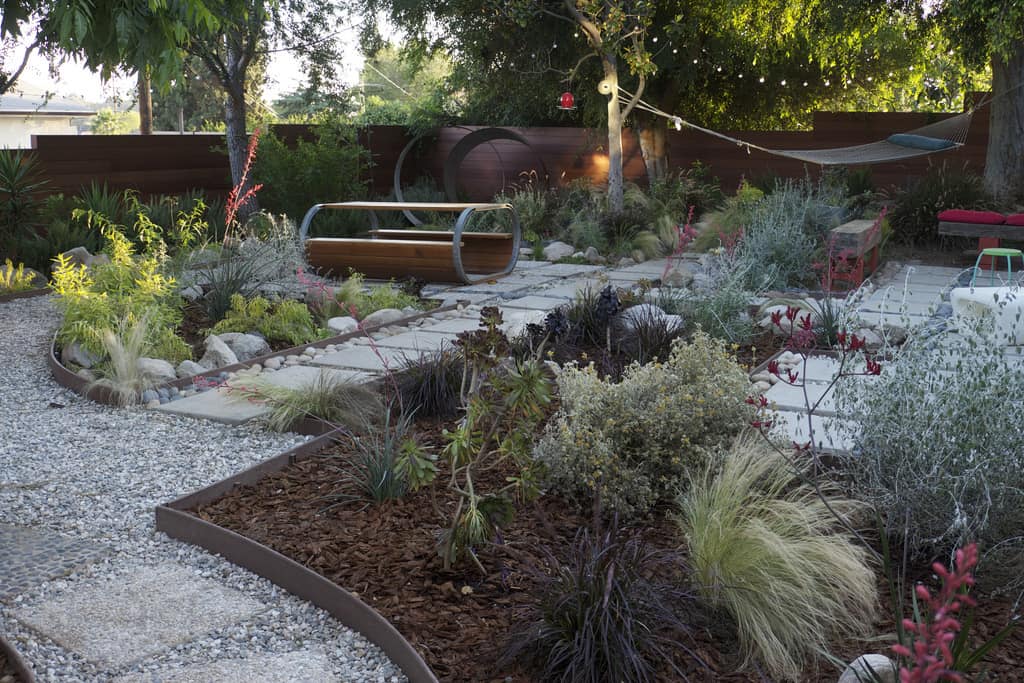 Grey water garden with rain water capture system - 10 tips for water-conscious garden design