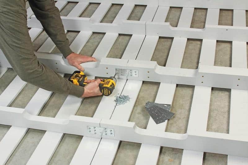 Constructor de la fijación de palets junto con las placas de reparación - cama de plataforma de bricolaje
