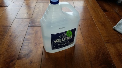 Bottle of vinegar - Green cleaning at home