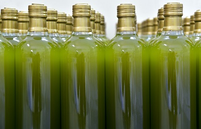 Bottles of olive oil - Green cleaning at home